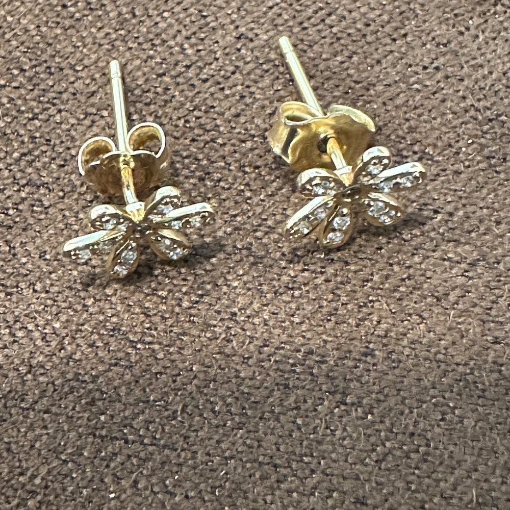 Sydney Evan Daisy Stud Earrings - Picture 6 of 11